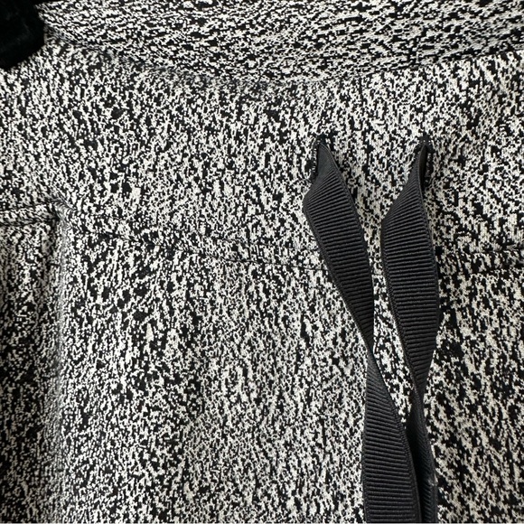 Lululemon Ready to Rulu Pant, Spray Jacquard Black & White Joggers, Size 6 - Picture 8 of 14